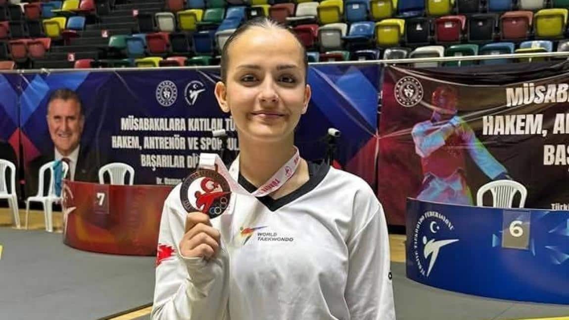 Okulumuz öğrencilerinden İrem Su Tarhan’dan büyük başarı.
